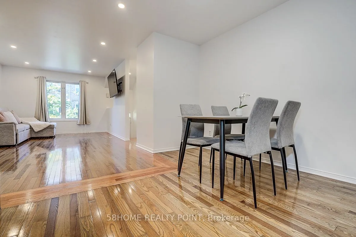 8D Leaside Park Drive, ON M4H 1R3