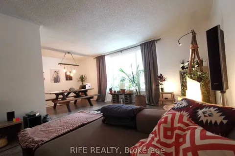 27 Shippigan Crescent, ON M2J 2G1