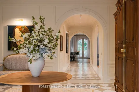 221 Forest Hill Road, ON M5P 2N3