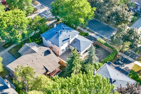 263 Upper Highland Crescent, ON M2P 1V4