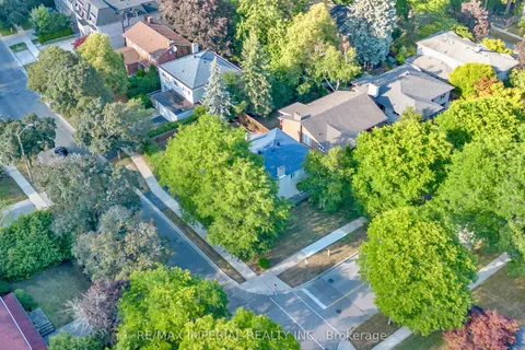 263 Upper Highland Crescent, ON M2P 1V4