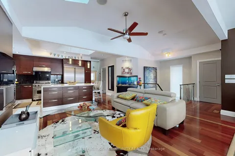 25 Alderdale Court, ON M3B 2H8