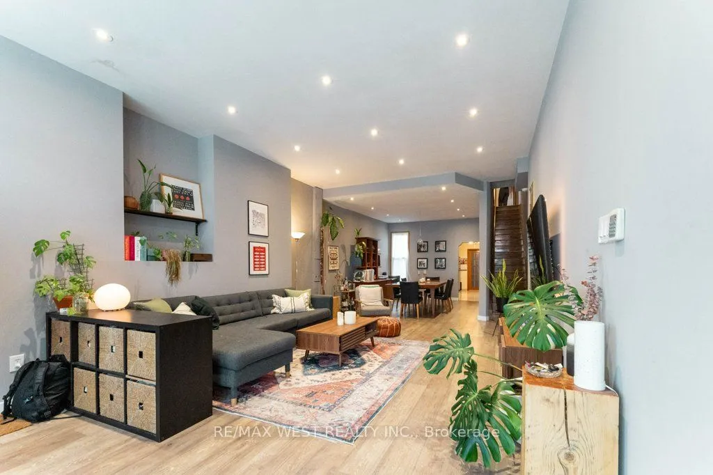 23 clinton Street, ON M6J 2N6