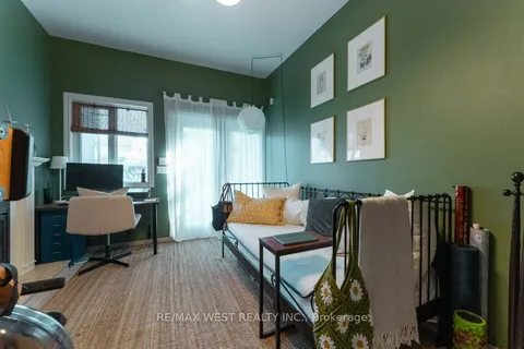 23 clinton Street, ON M6J 2N6