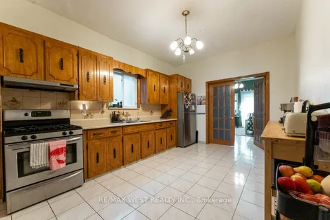 23 clinton Street, ON M6J 2N6