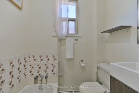 278 Clinton Street, ON M6G 2Y6