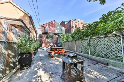 278 Clinton Street, ON M6G 2Y6