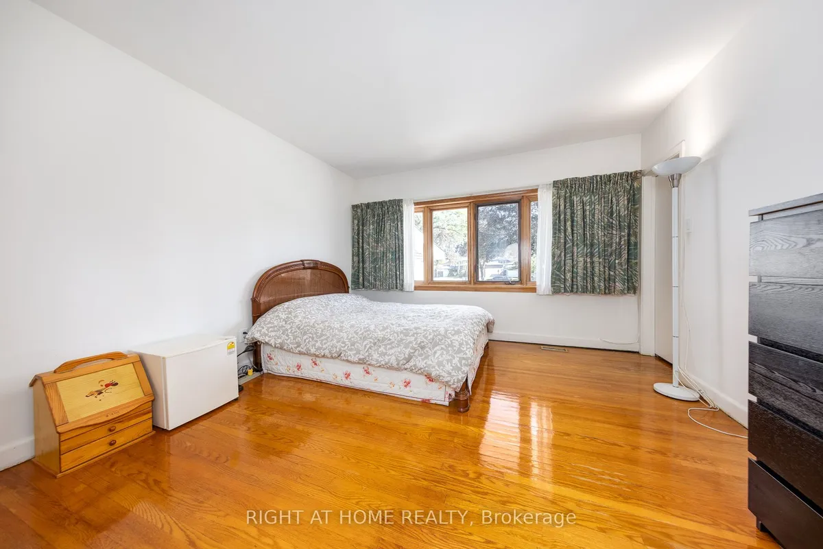 32 Donna Court, ON M2M 2C8