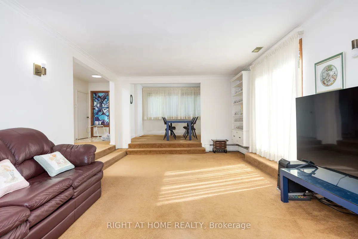 32 Donna Court, ON M2M 2C8