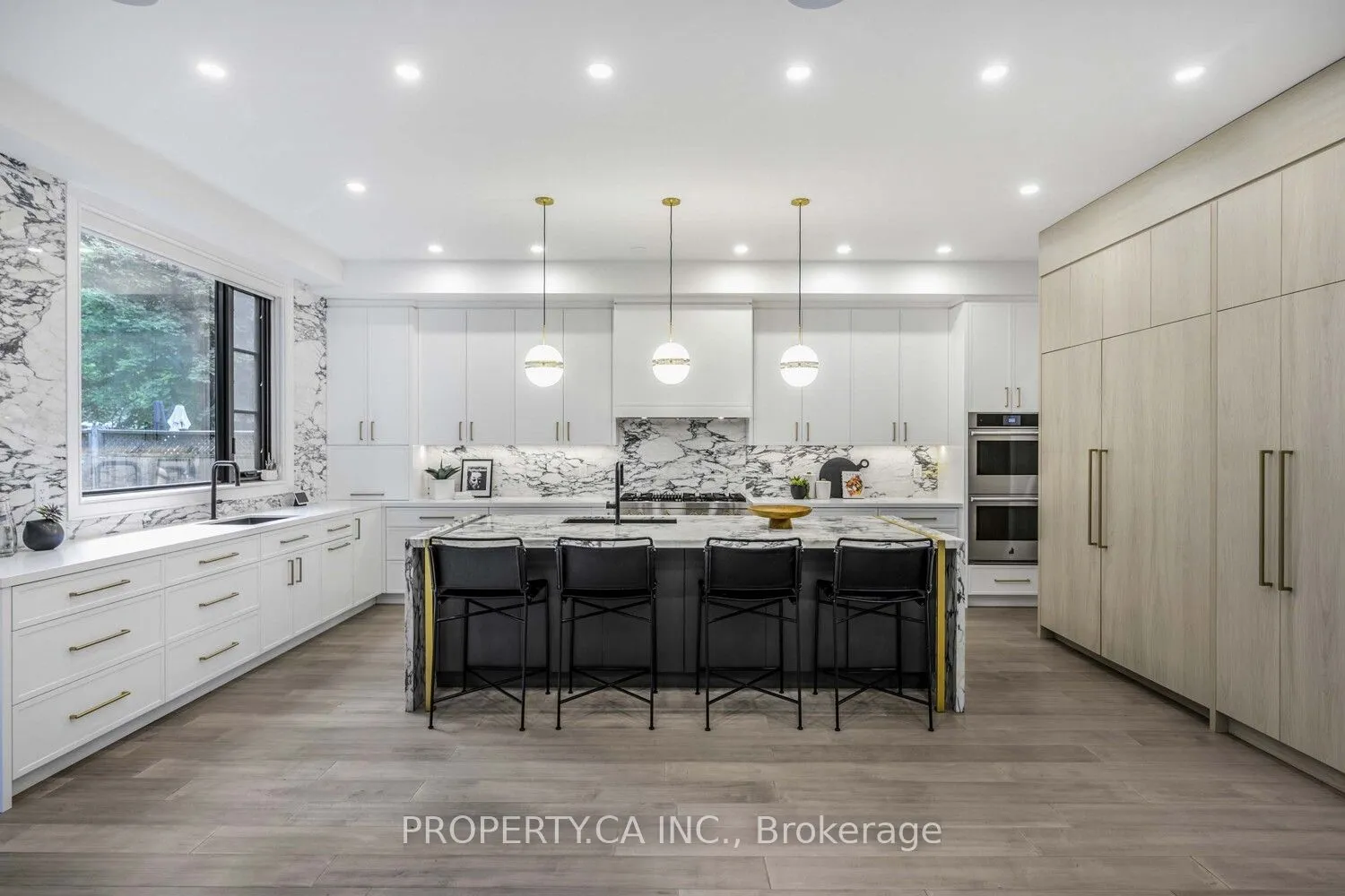 8 Manor Haven Road, ON M6A 2H9