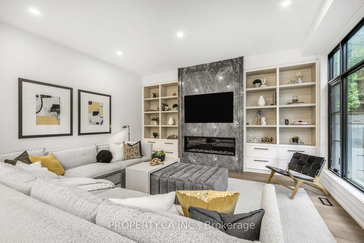 8 Manor Haven Road, ON M6A 2H9