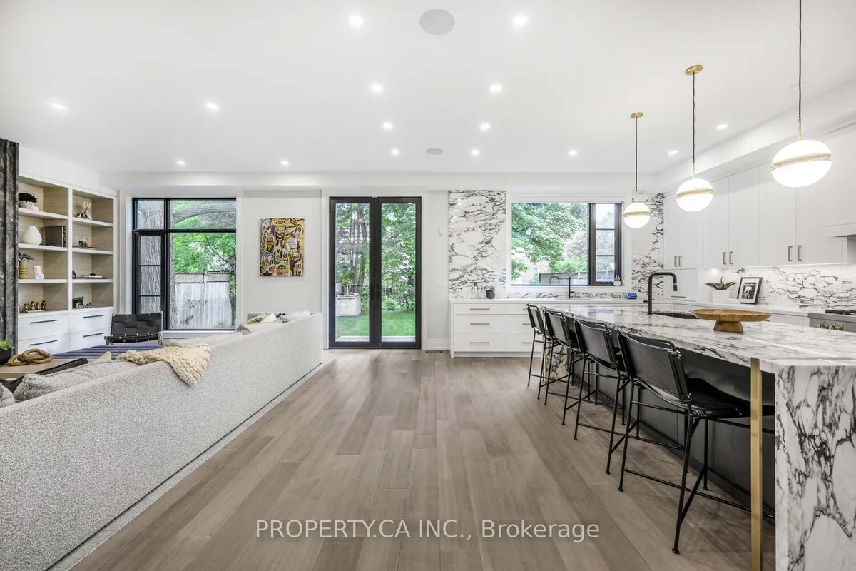 8 Manor Haven Road, ON M6A 2H9