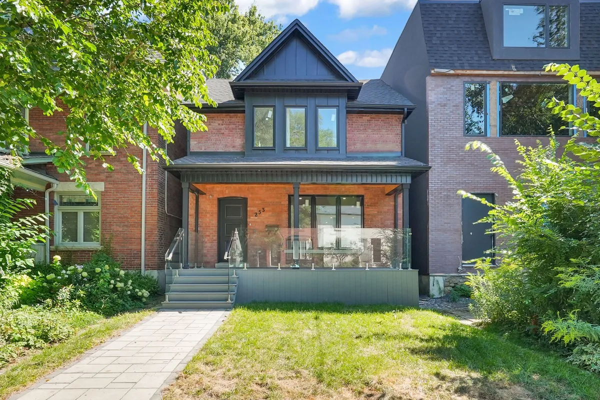 253 Albany Avenue, ON M5R 3C7