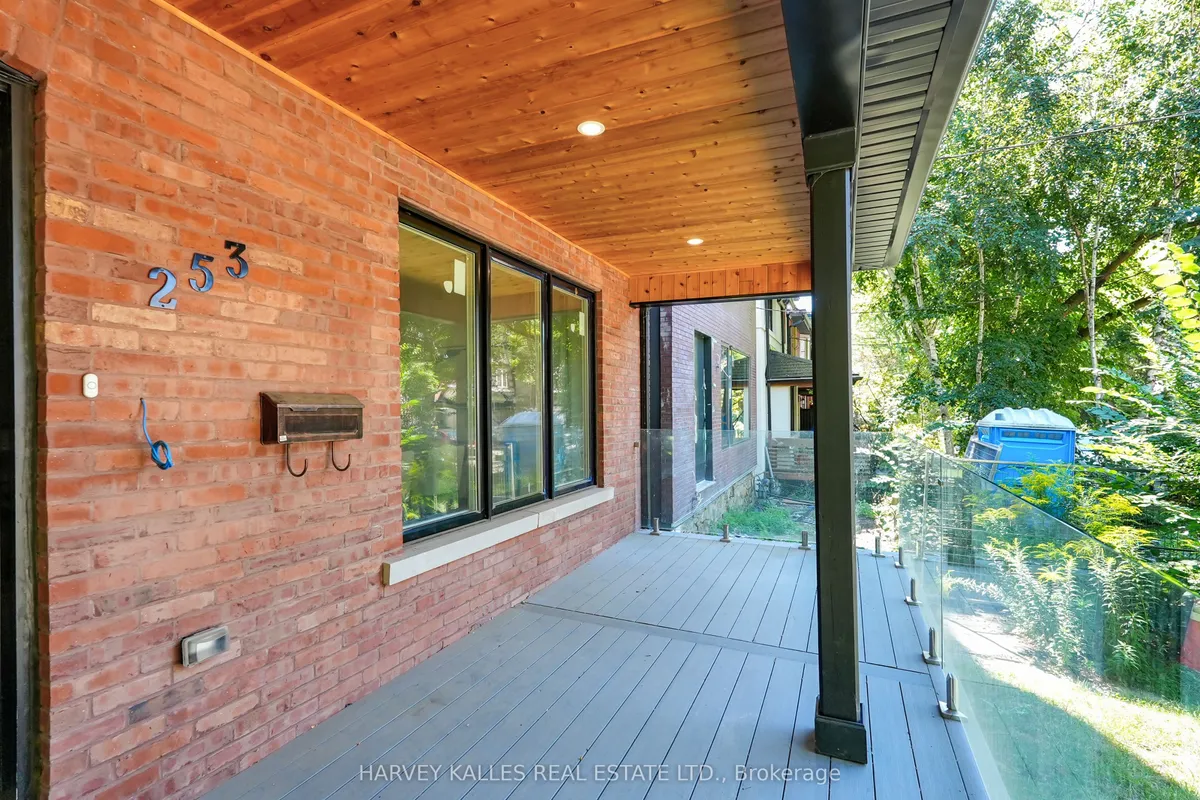 253 Albany Avenue, ON M5R 3C7