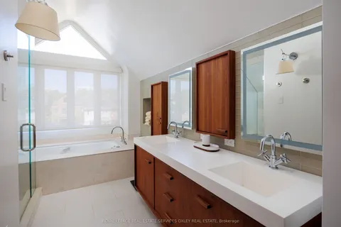 134 Roxborough Street, ON M5R 1V1