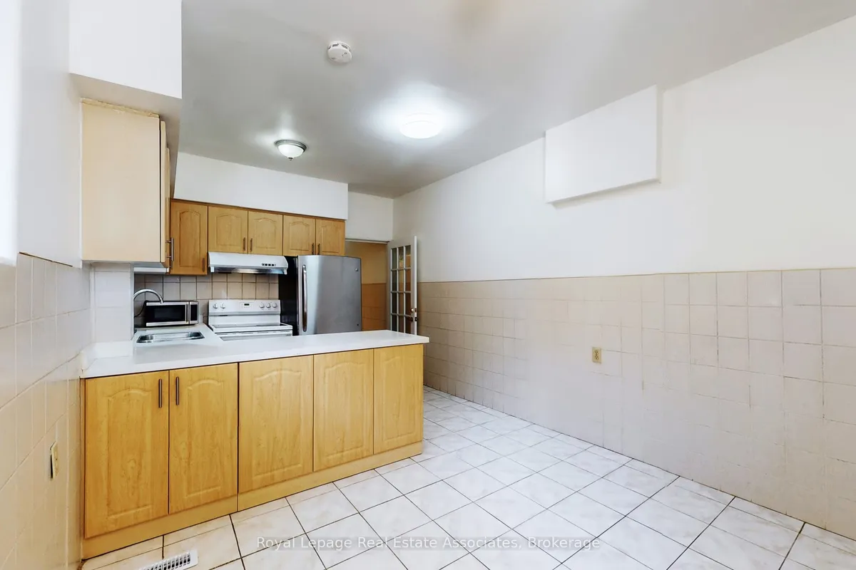 143 Seaton Street, ON M5A 2T2