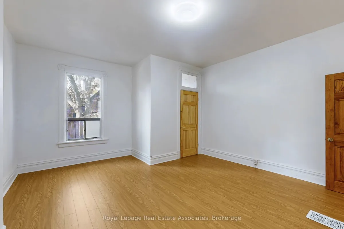 143 Seaton Street, ON M5A 2T2