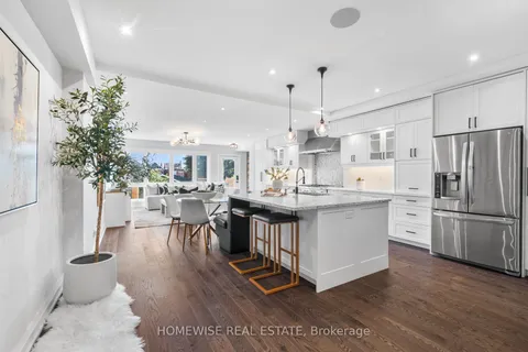 17 Earnscliffe Road, ON M6E 1J4