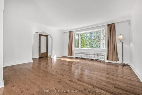 18 Irvington Crescent, ON M2N 2Z1