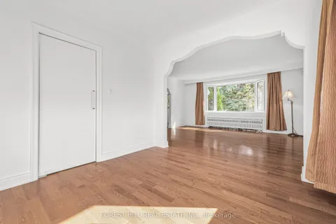 18 Irvington Crescent, ON M2N 2Z1