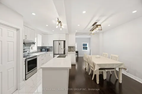 6 Rosewell Avenue, ON M4R 1Z7