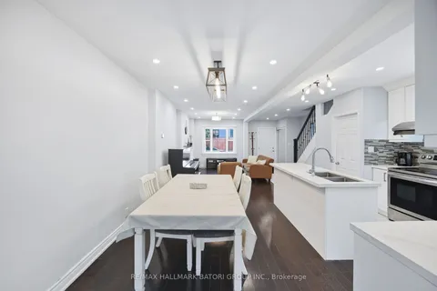 6 Rosewell Avenue, ON M4R 1Z7