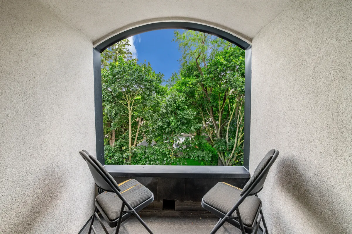 327 Cortleigh Boulevard, ON M5N 1R2