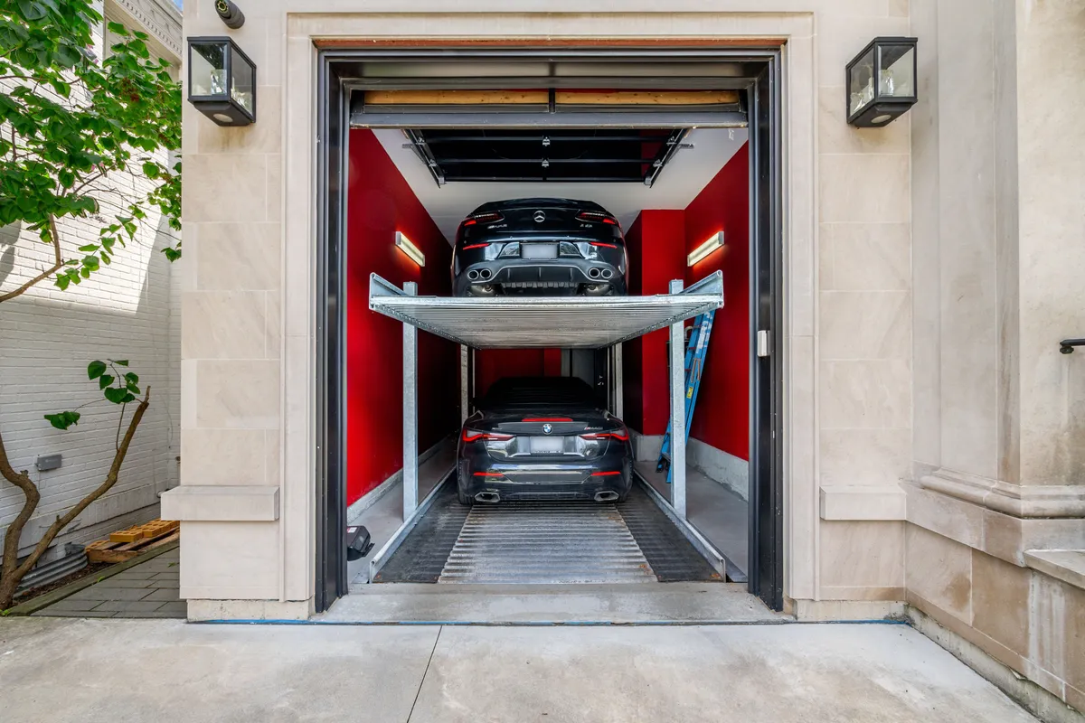 327 Cortleigh Boulevard, ON M5N 1R2