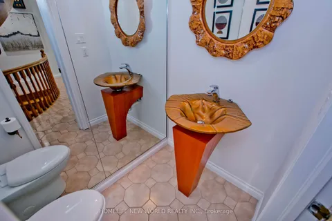 5 Willow Heights Court, ON M2M 4E8