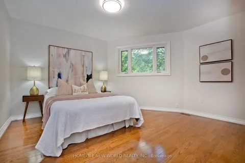 5 Willow Heights Court, ON M2M 4E8