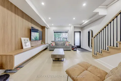 431 Roxton Road, ON M6G 3R5