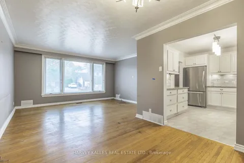 246 Brighton Avenue, ON M3H 4E7