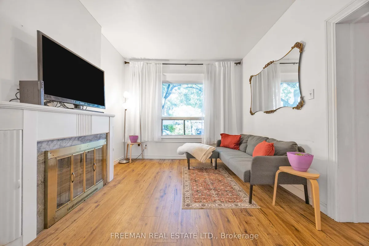 21 London Street, ON M6G 1M8