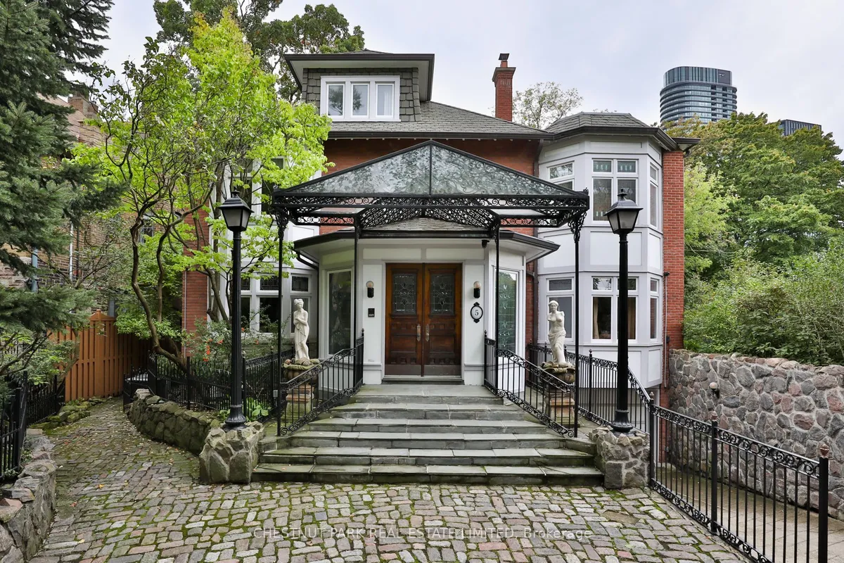 5 Castle Frank Crescent, ON M4W 2A2