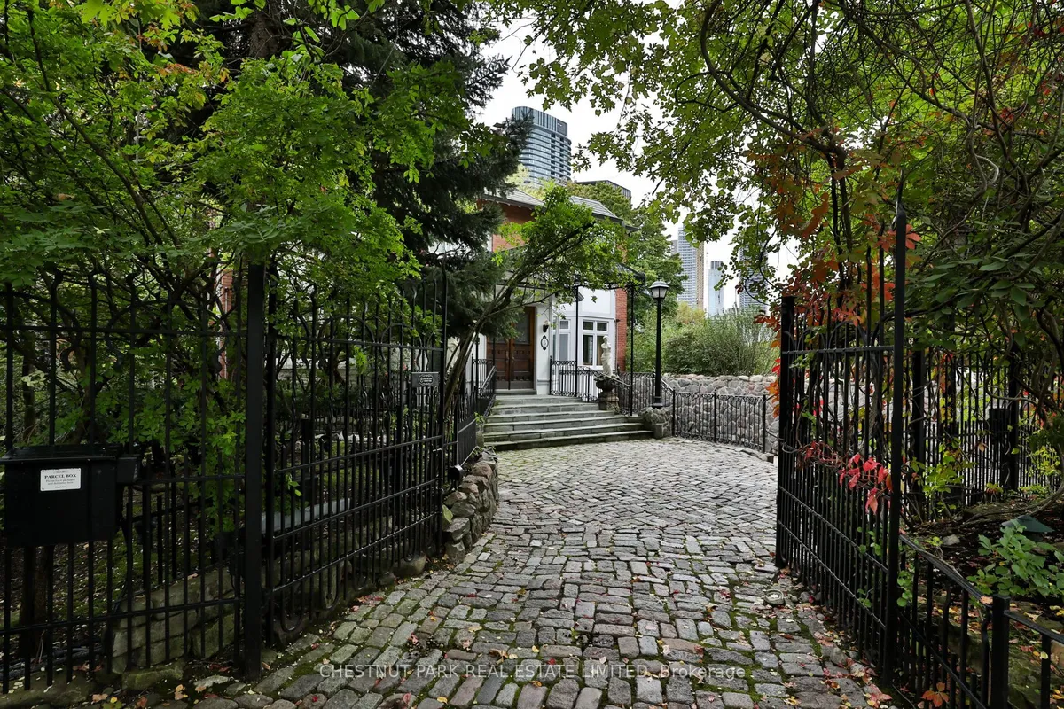 5 Castle Frank Crescent, ON M4W 2A2