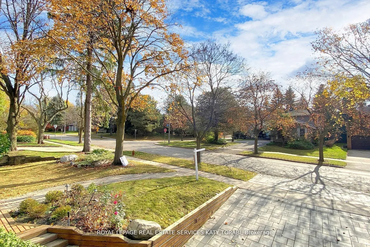 136 Denlow Boulevard, ON M3B 3J2