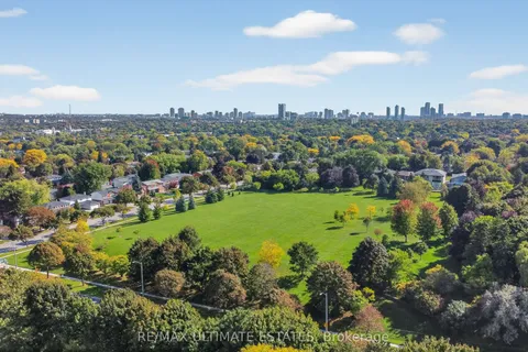 32 Mossgrove Trail, ON M2L 2W3