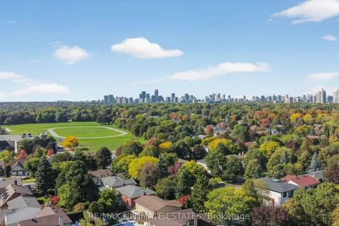 32 Mossgrove Trail, ON M2L 2W3