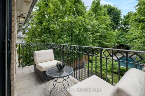 190 Forest Hill Road, ON M5P 2N4