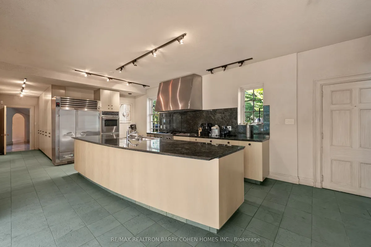 7 Alderbrook Drive, ON M3B 1E3