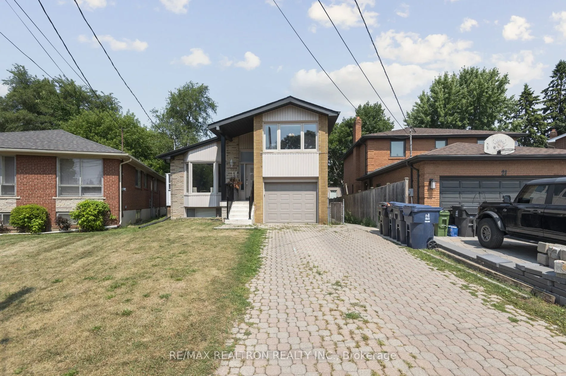 22 Midvale Road, ON M3H 3H9