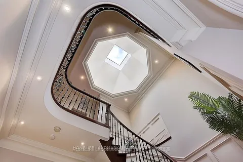 34 Moccasin Trail, ON M3C 1Y7