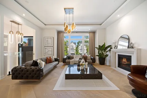 207 Ellerslie Avenue, ON M2N 1Y3