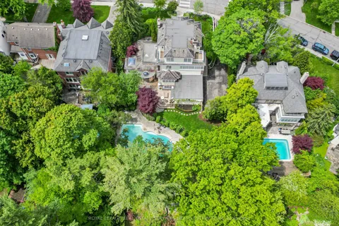 25 Strathgowan Crescent, ON M4N 2Z6