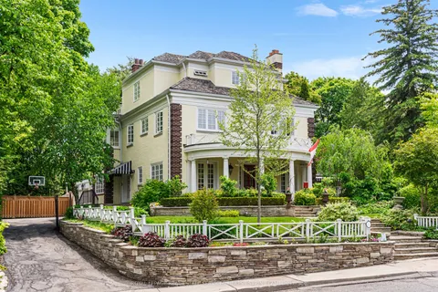 25 Strathgowan Crescent, ON M4N 2Z6