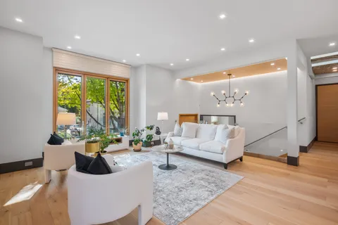 170 Burndale Avenue, ON M2N 1T2