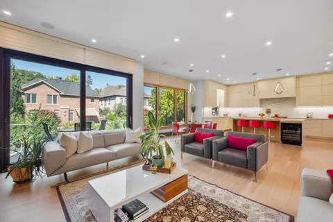 170 Burndale Avenue, ON M2N 1T2