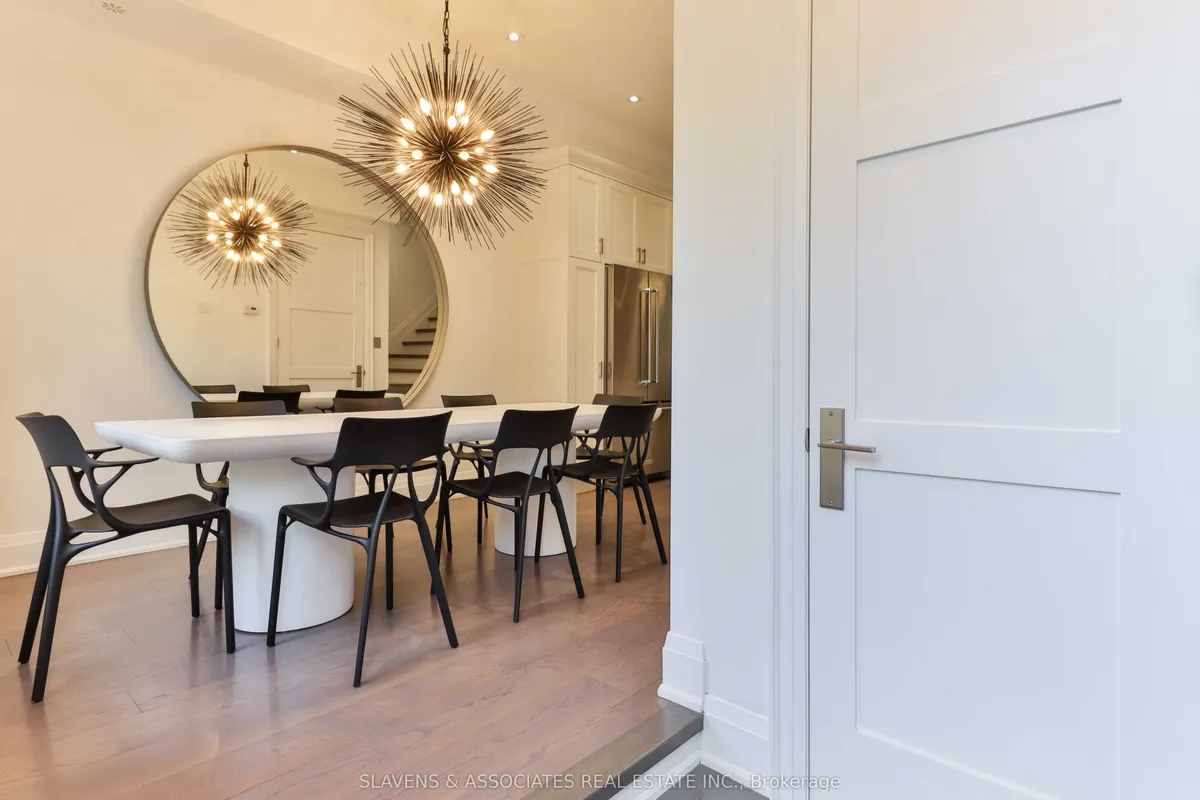 51B Burnaby Boulevard, ON M5N 1G3