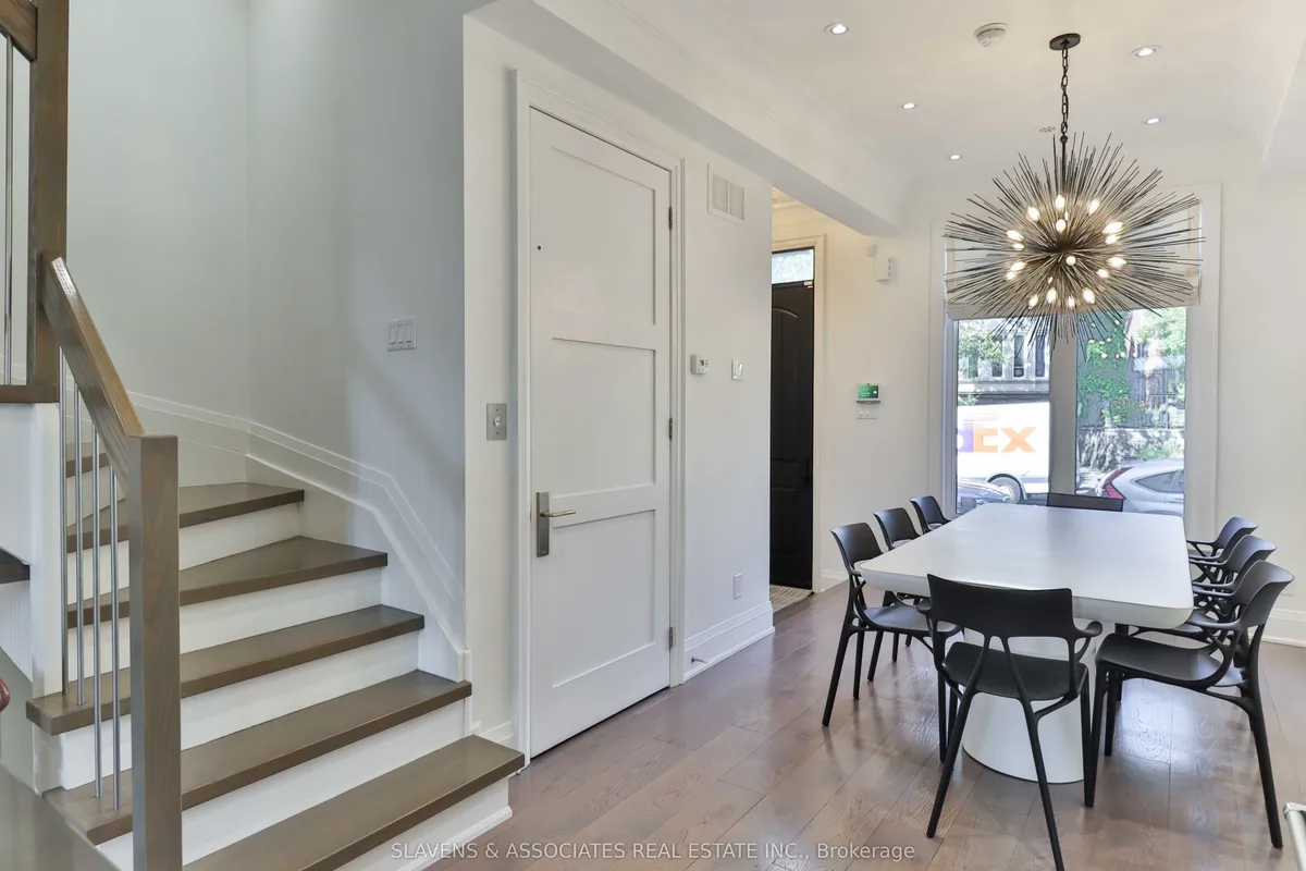 51B Burnaby Boulevard, ON M5N 1G3