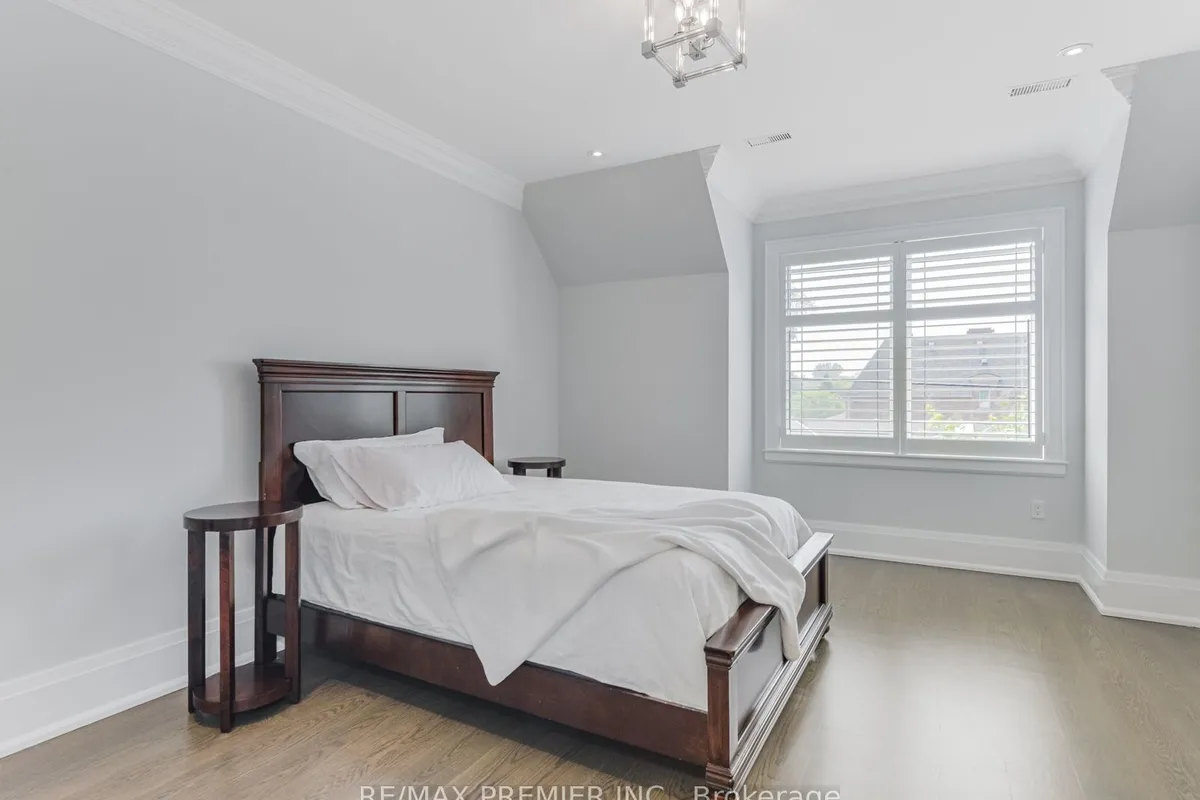 111 Codsell Avenue, ON M3H 3W2